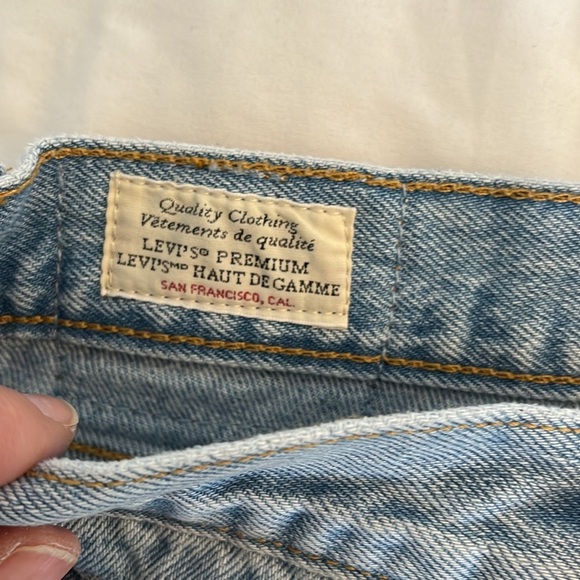 Levi's Premium WEDGIE FIT Light Wash Size 30, High Rise, Straight Leg Distressed - Picture 9 of 17